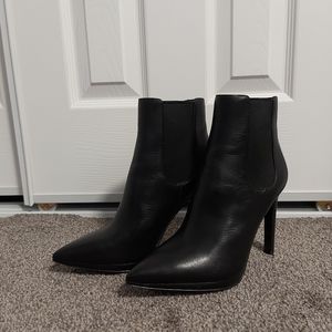 Leather Michael Kors black ankle boots size 8M